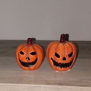 Cracker Barrel Halloween Salt & Pepper Shaker Set  New